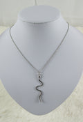 Zilveren ketting met slangen hanger