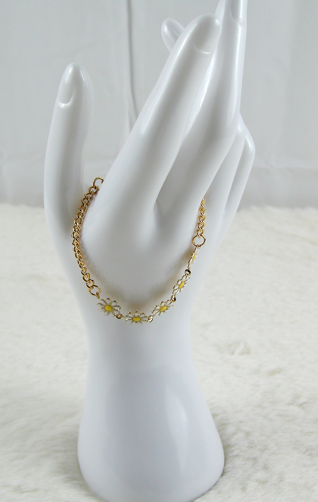 Gouden armband met bloemen bedels