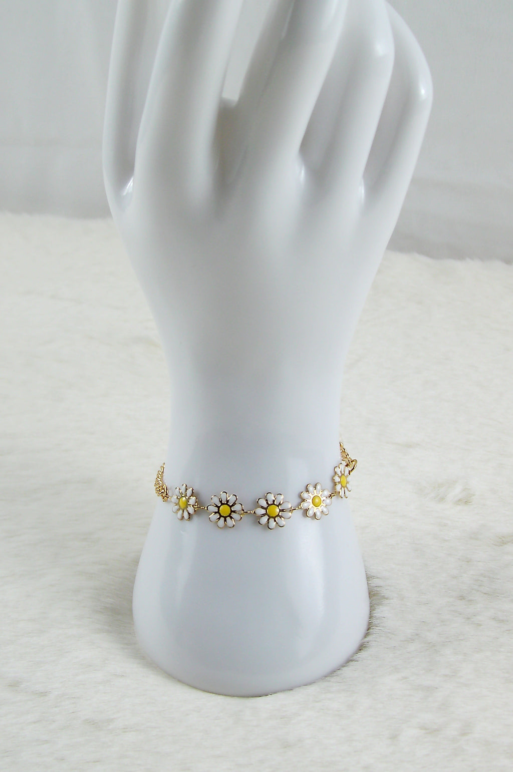 Gouden armband met bloemen bedels