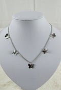 Zilveren ketting met vlinderbedeltjes