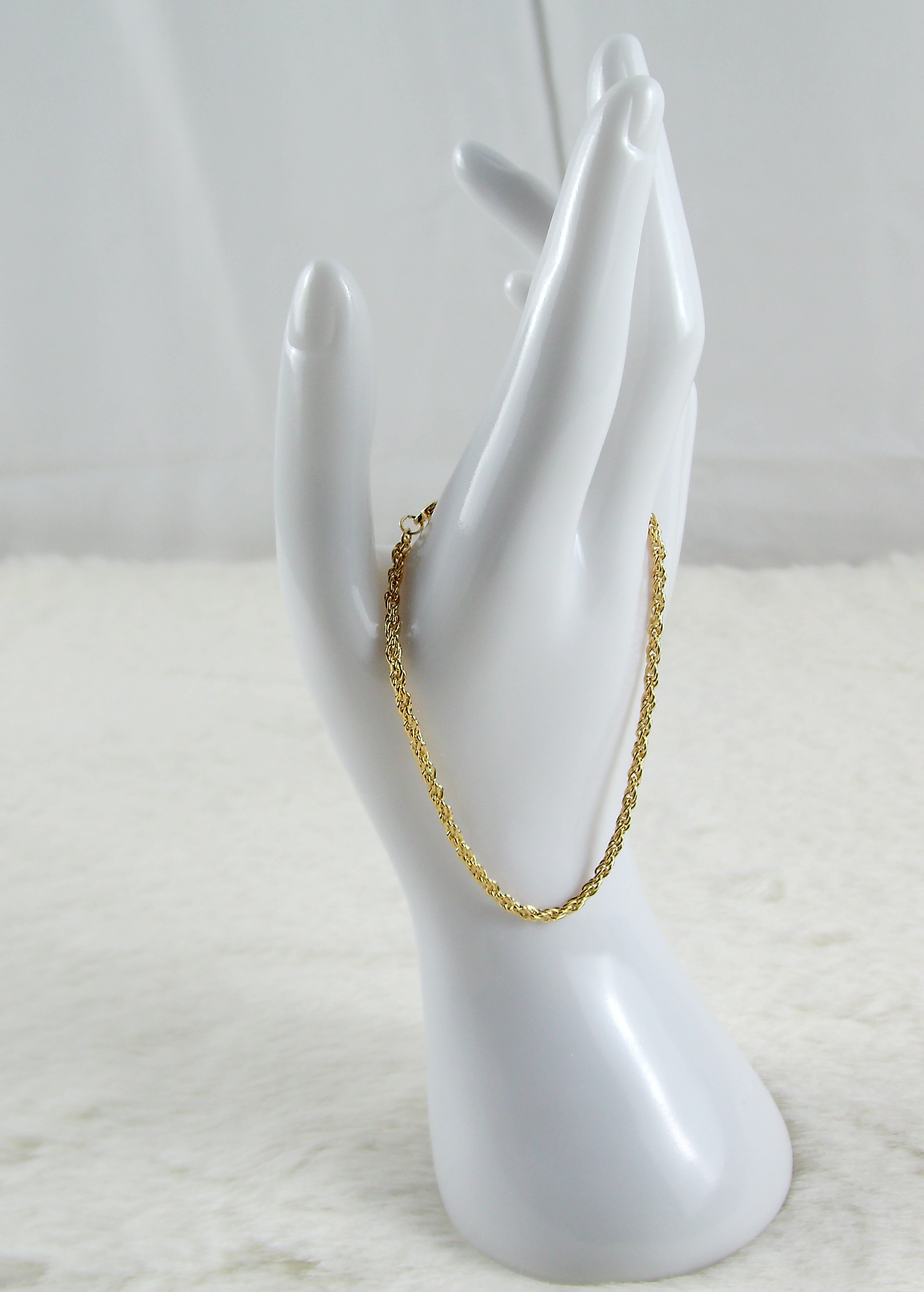 Basic gedraaide golden armbandje dun