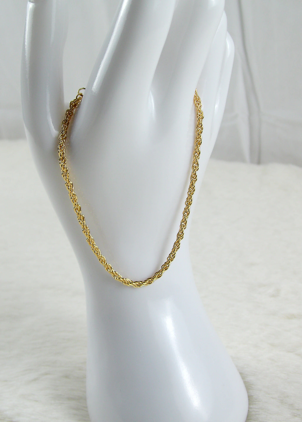 Basic gedraaide golden armbandje dun
