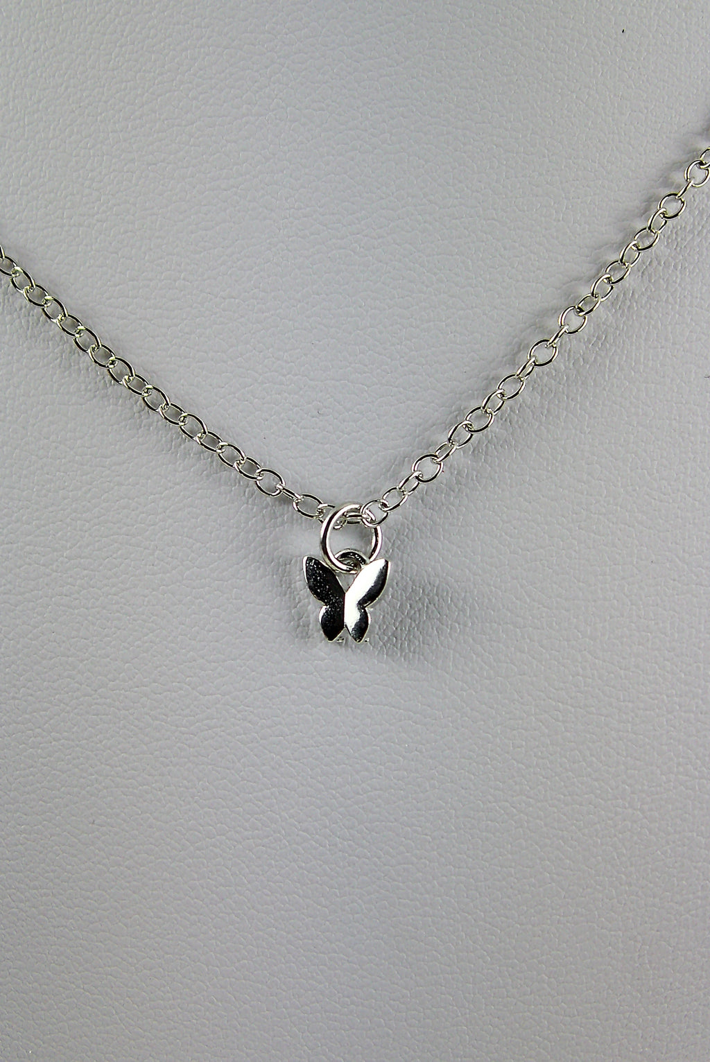 Zilveren ketting met mini vlinder hanger