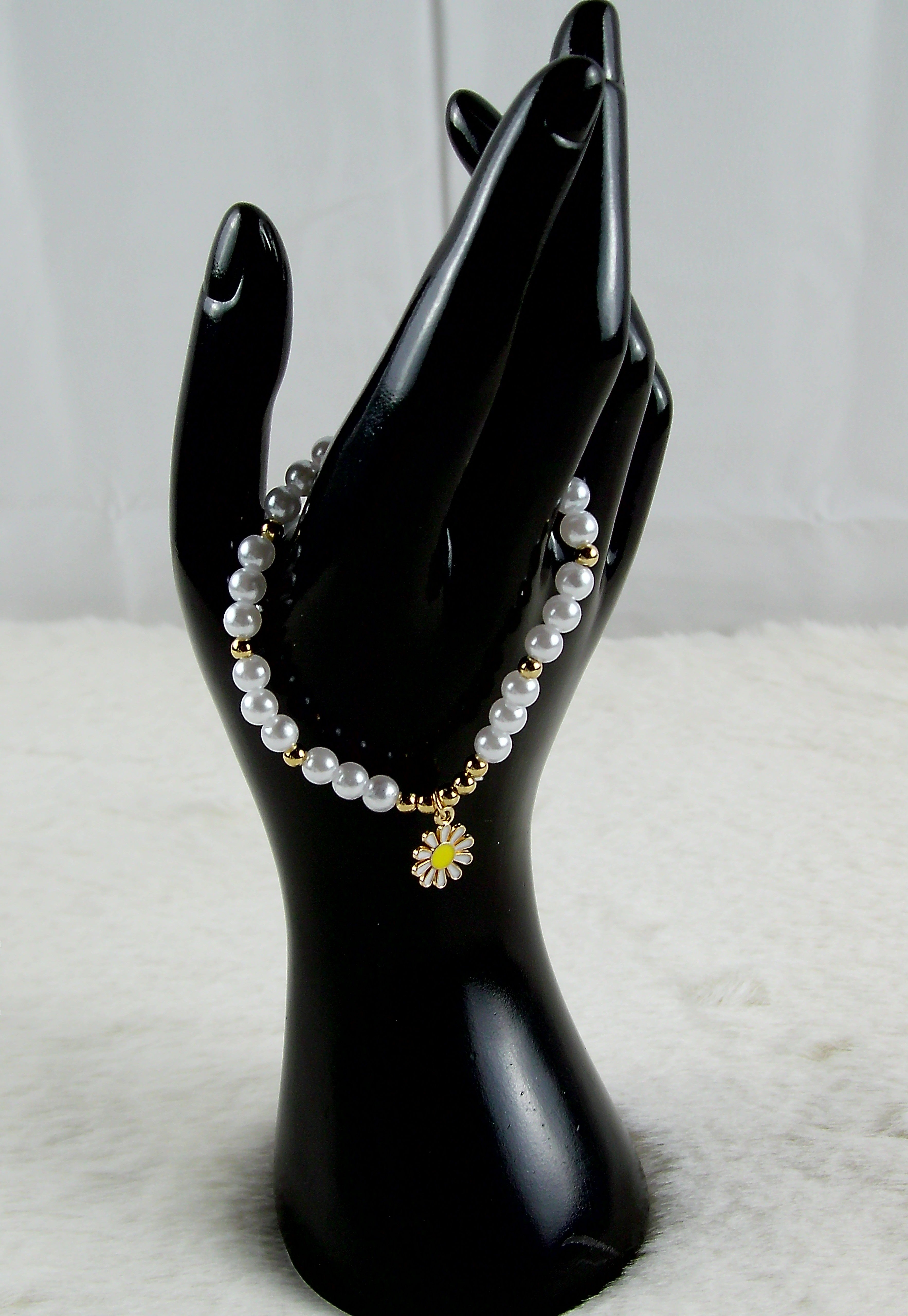 Witte parel armband met bloem