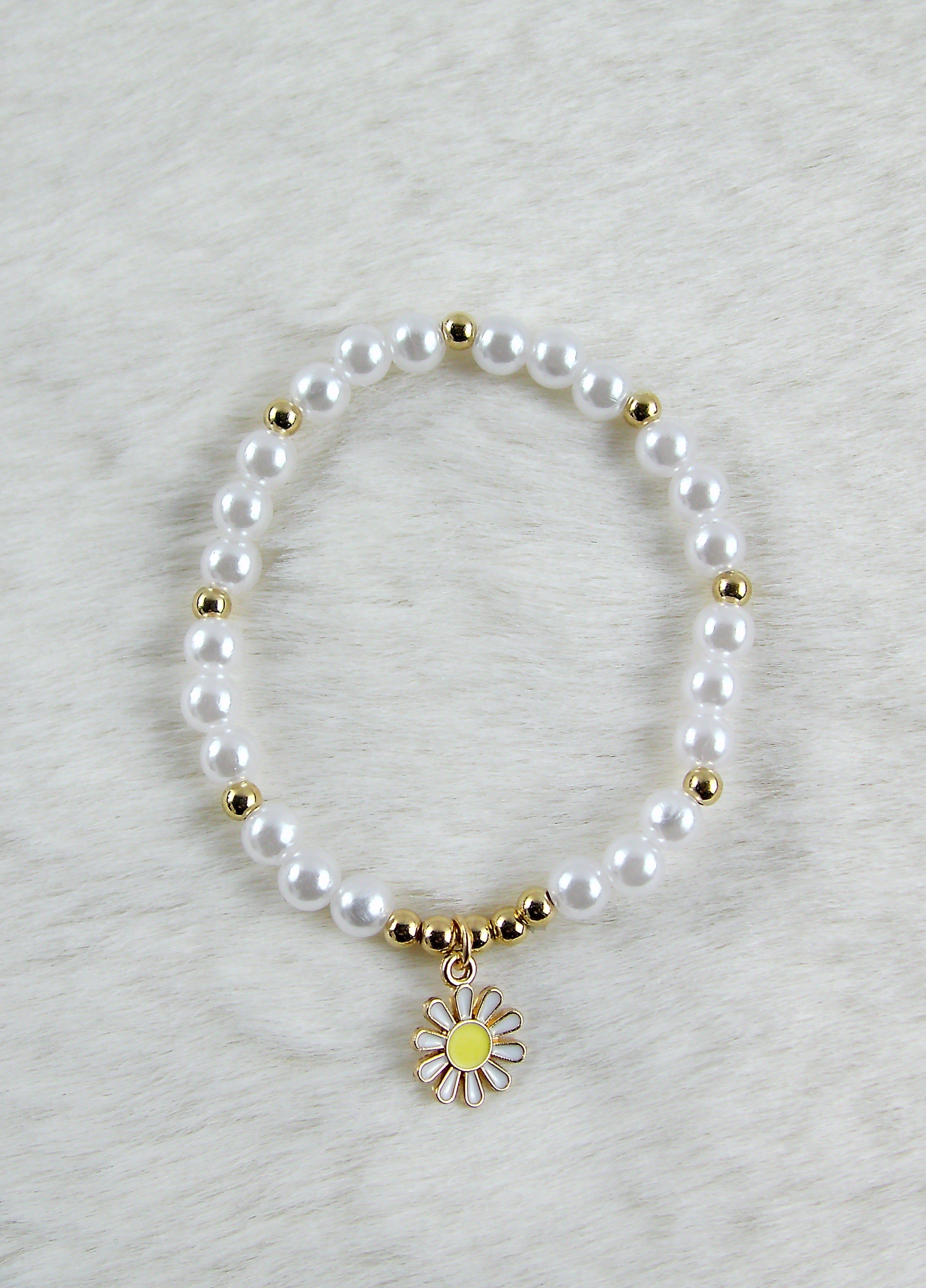 Witte parel armband met bloem