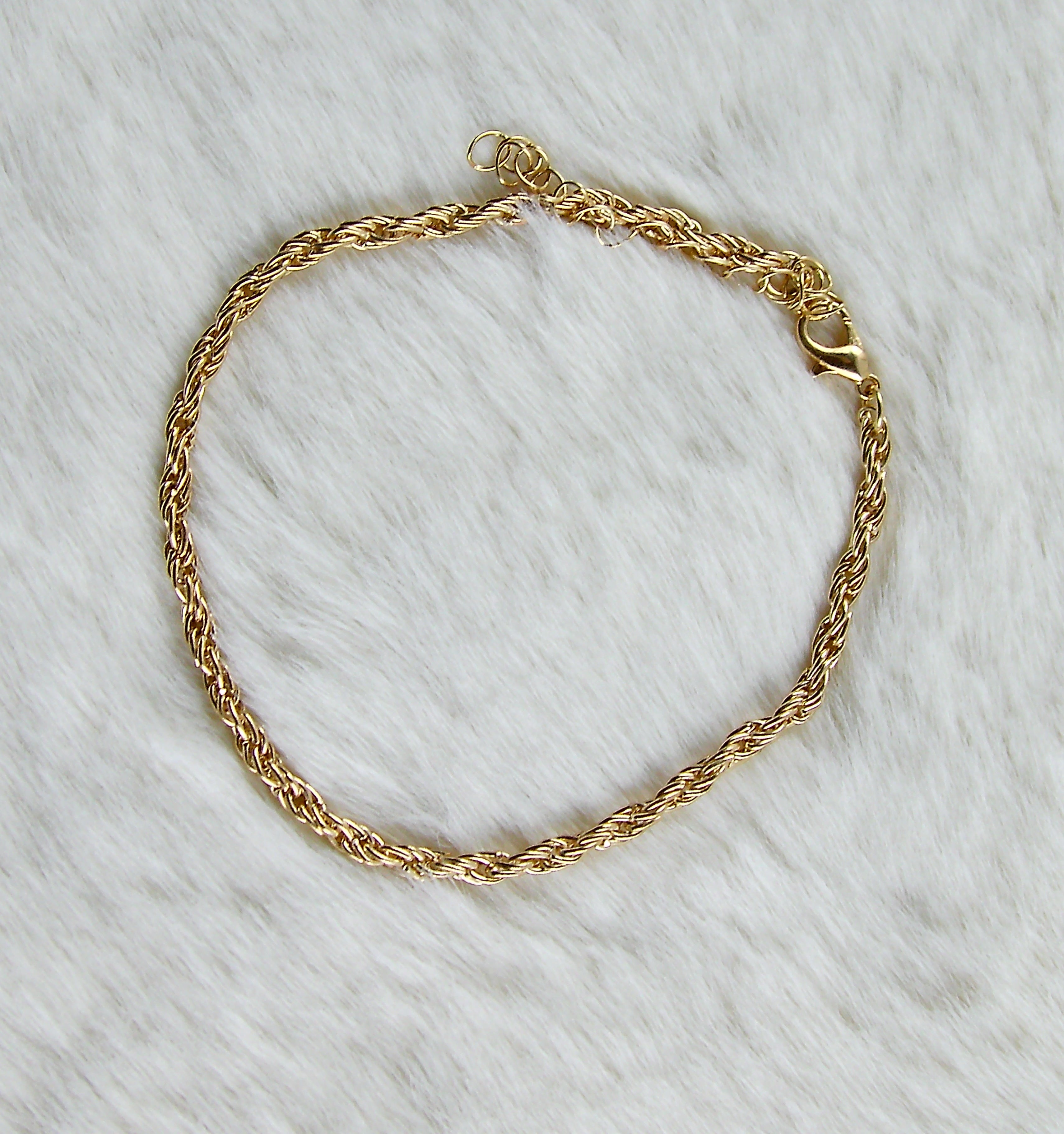 Basic gedraaide gouden armbandje dik