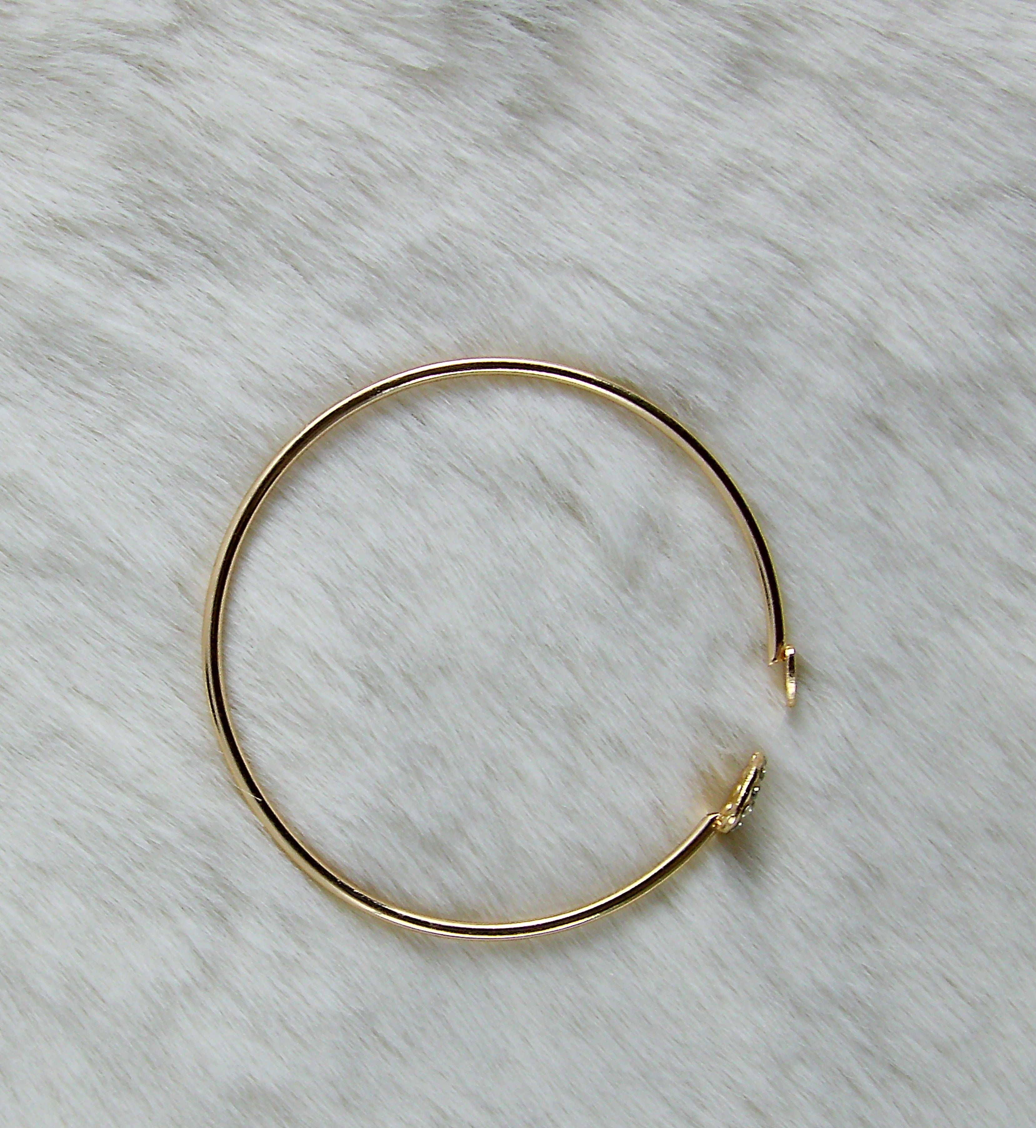 Gouden ronde armband met mooie sluiting
