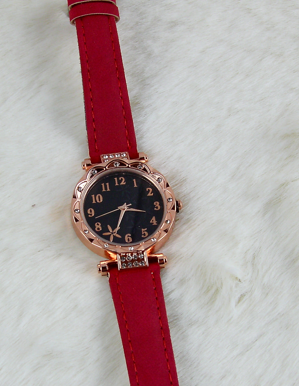 Rode horloge met bloemen display