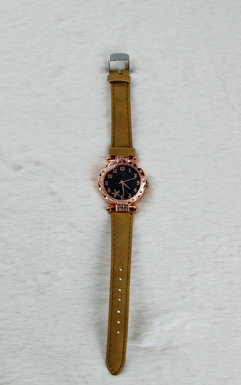 Bruine horloge met bloemen display