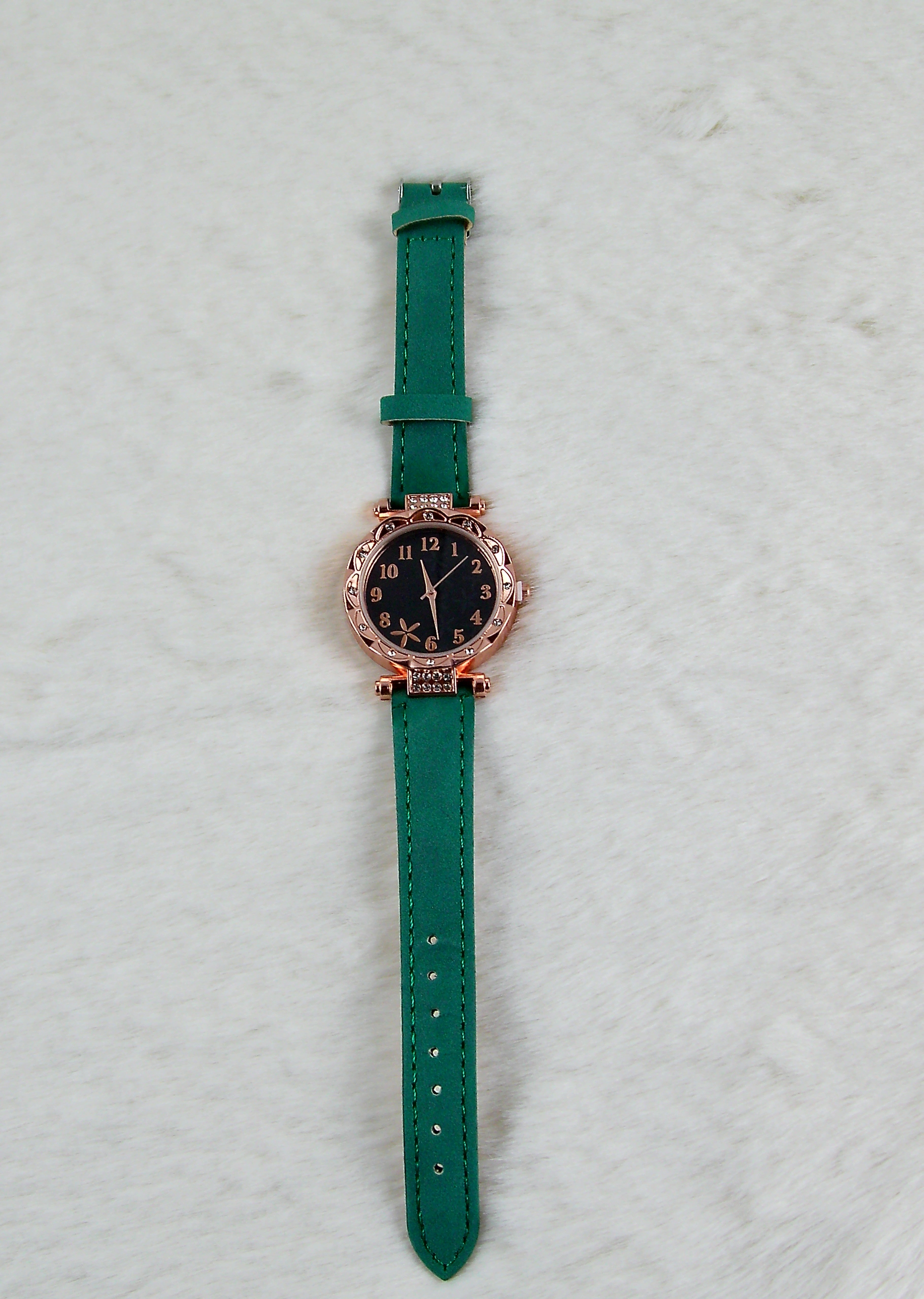 Groene horloge met bloemen display