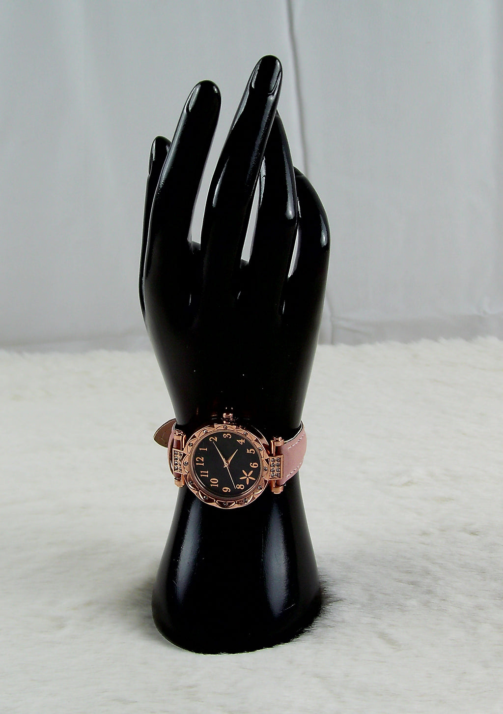 Roze horloge met bloemen display