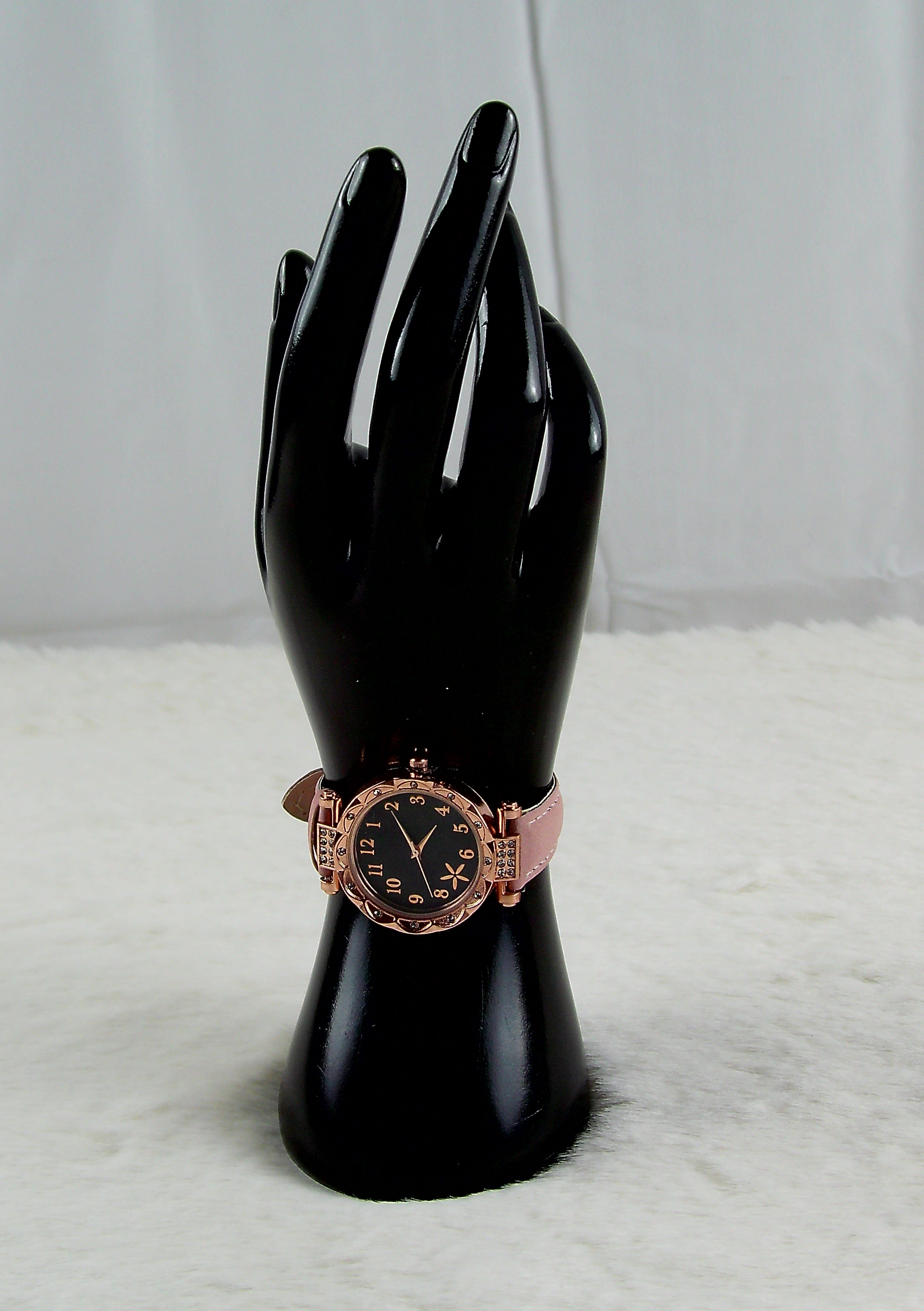 Roze horloge met bloemen display