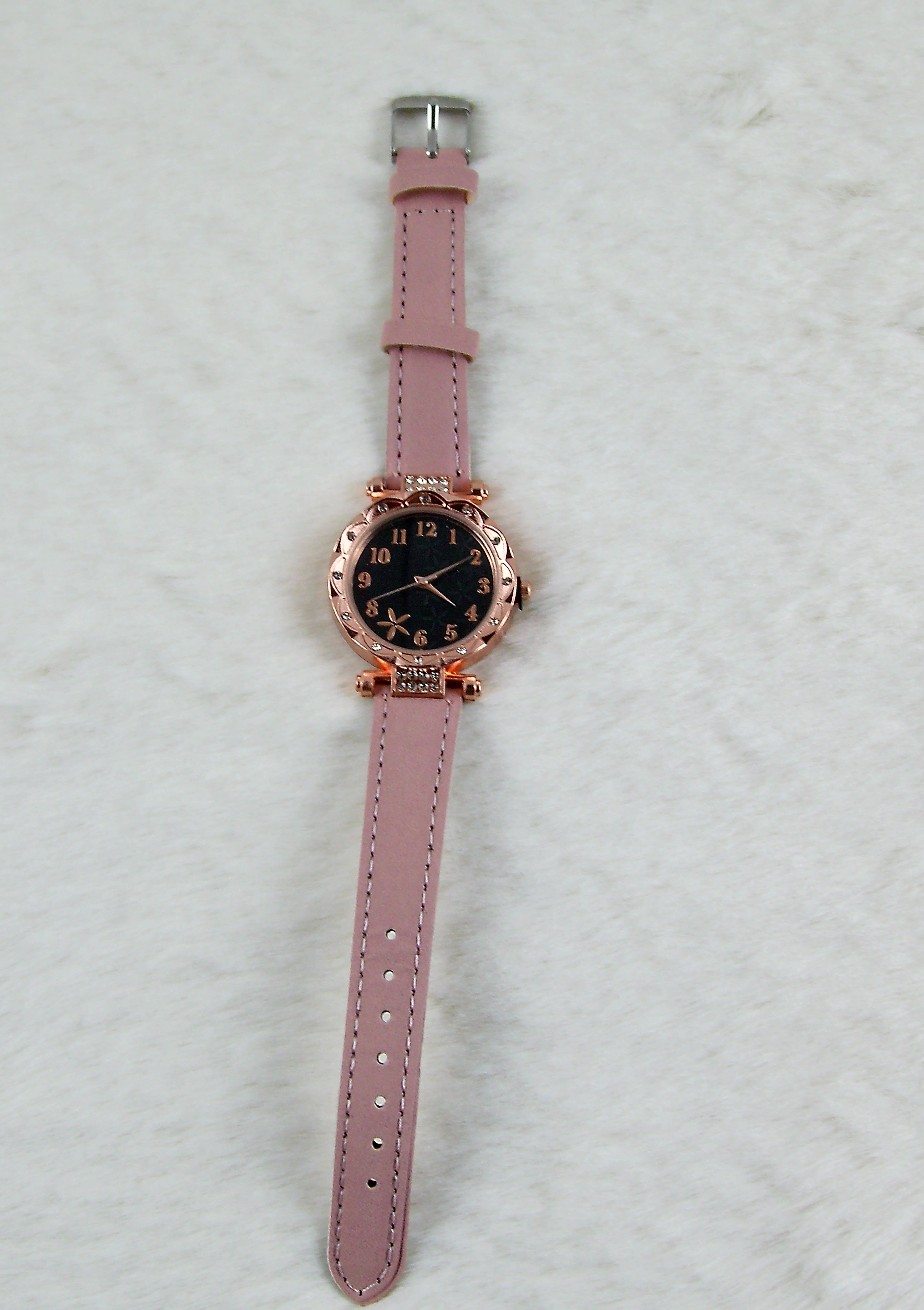 Roze horloge met bloemen display