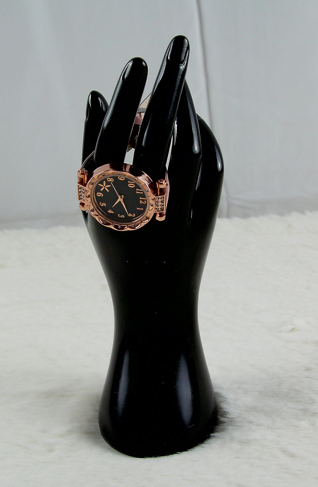Roze horloge met bloemen display