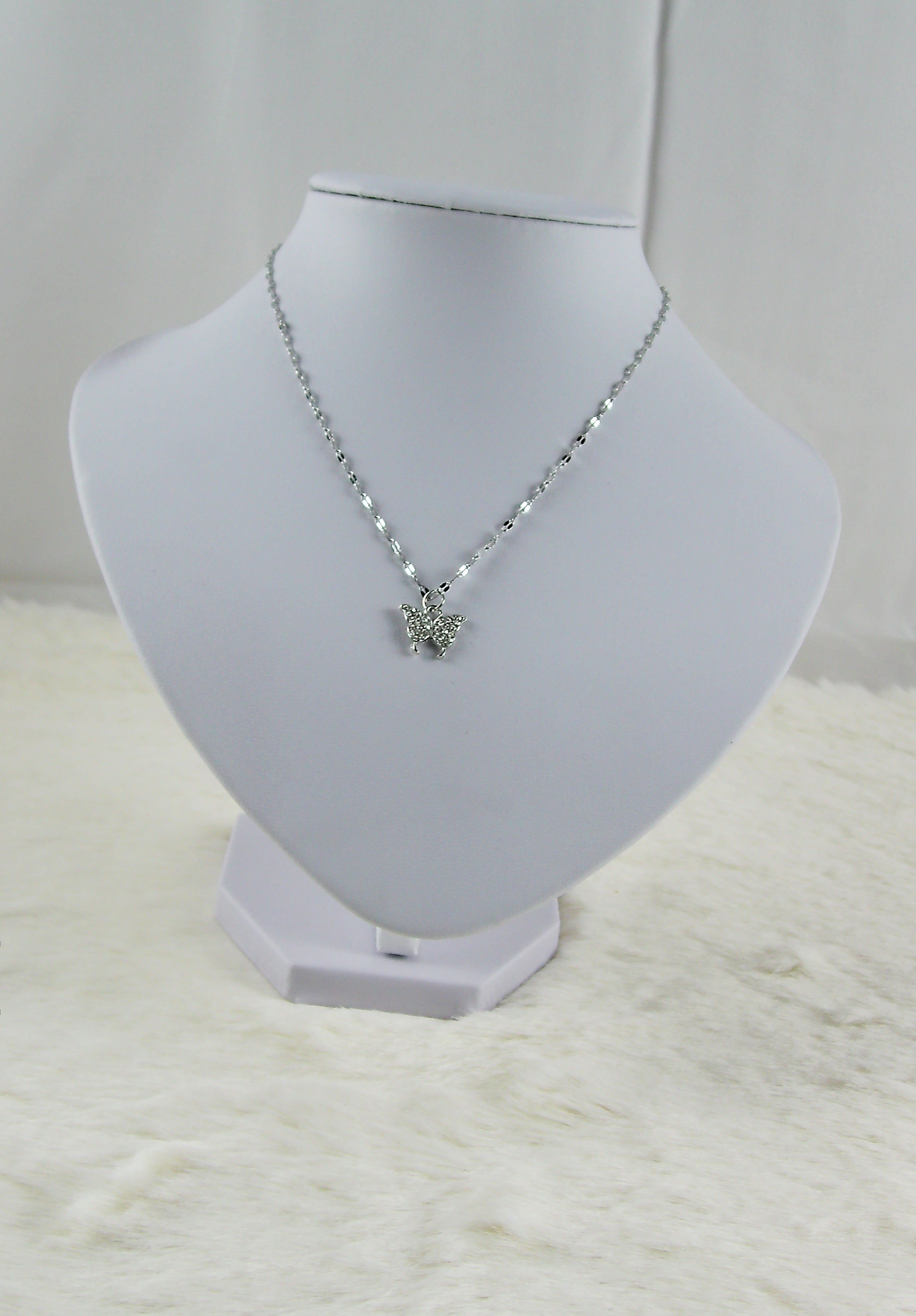 Zilveren ketting met diamanten vlinder