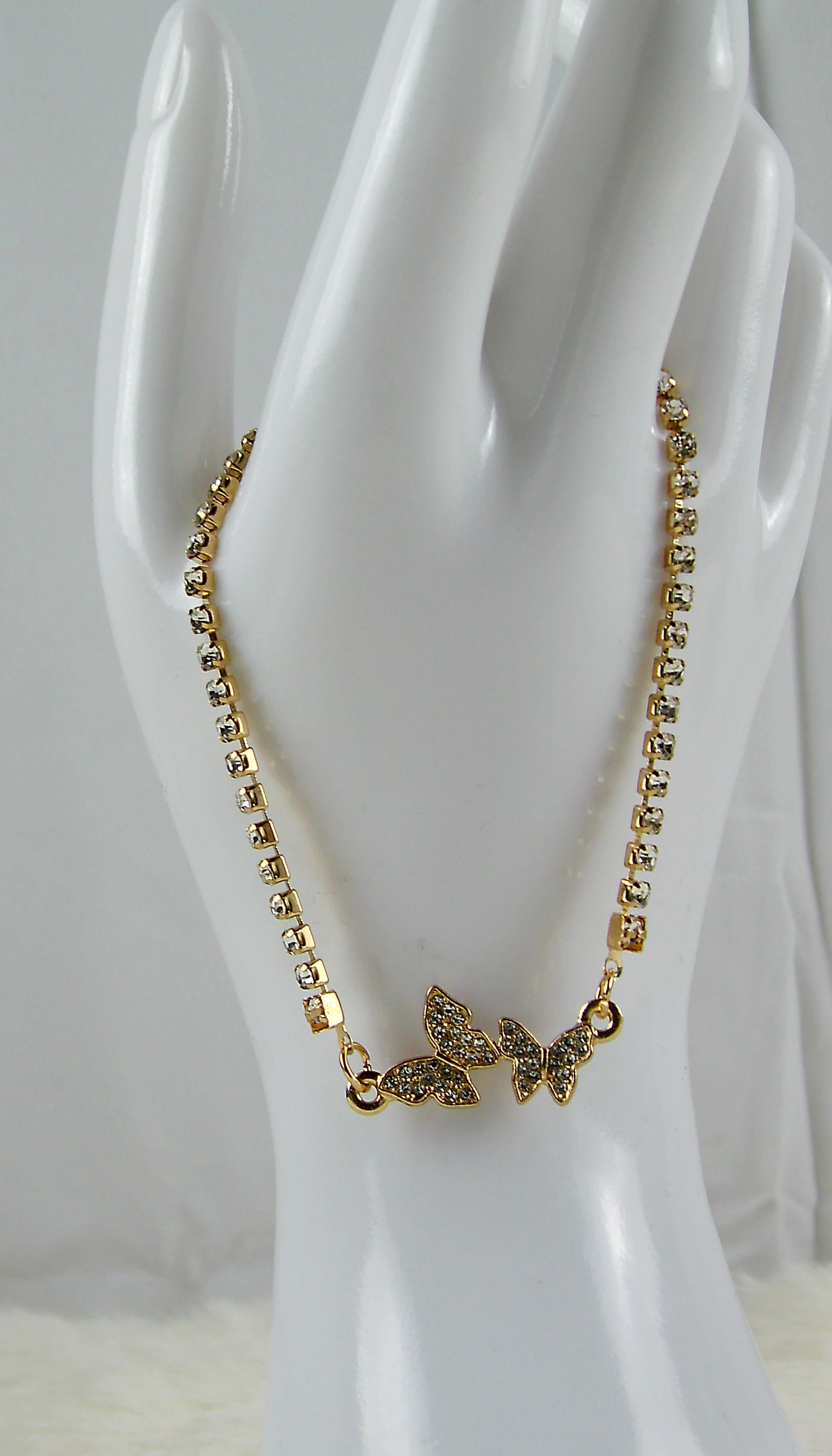 Gouden armband met 2 vlindertjes en diamantjes