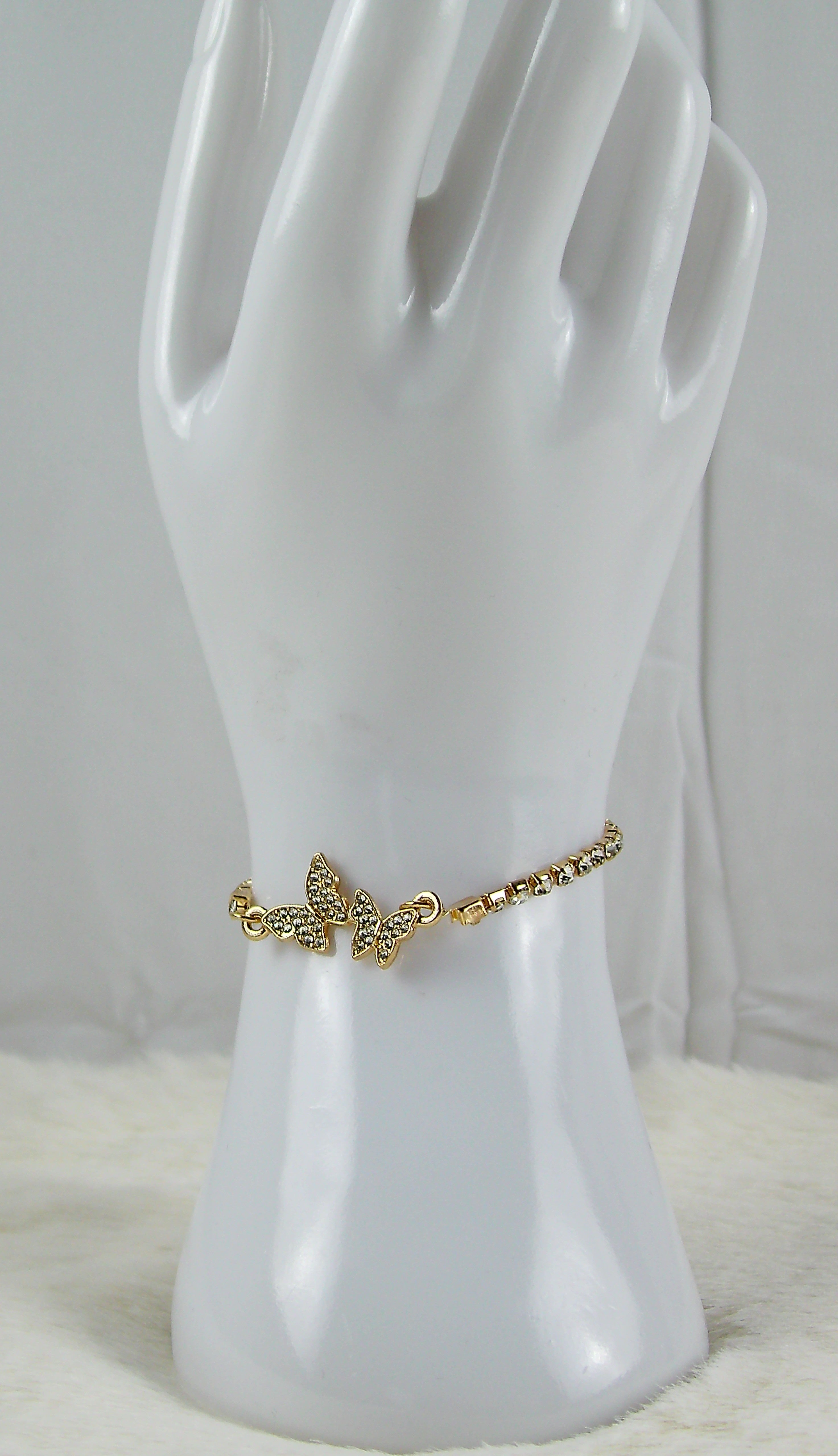 Gouden armband met 2 vlindertjes en diamantjes