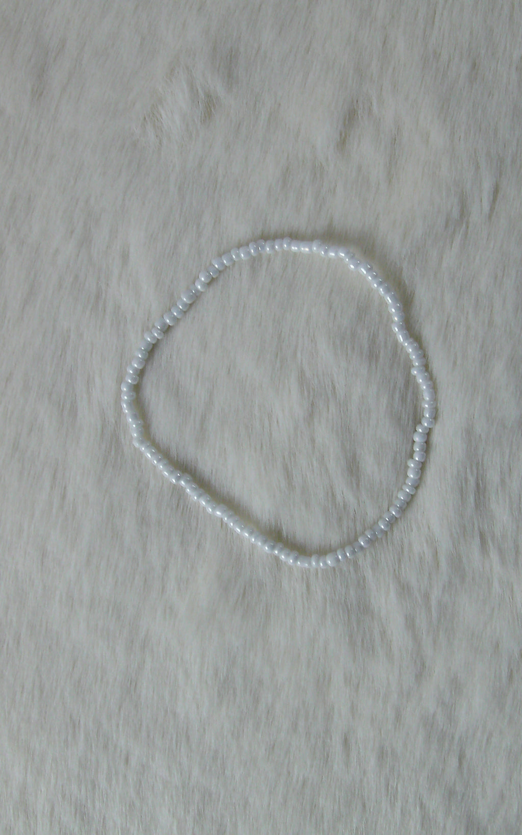 Witte kleine kralen armband