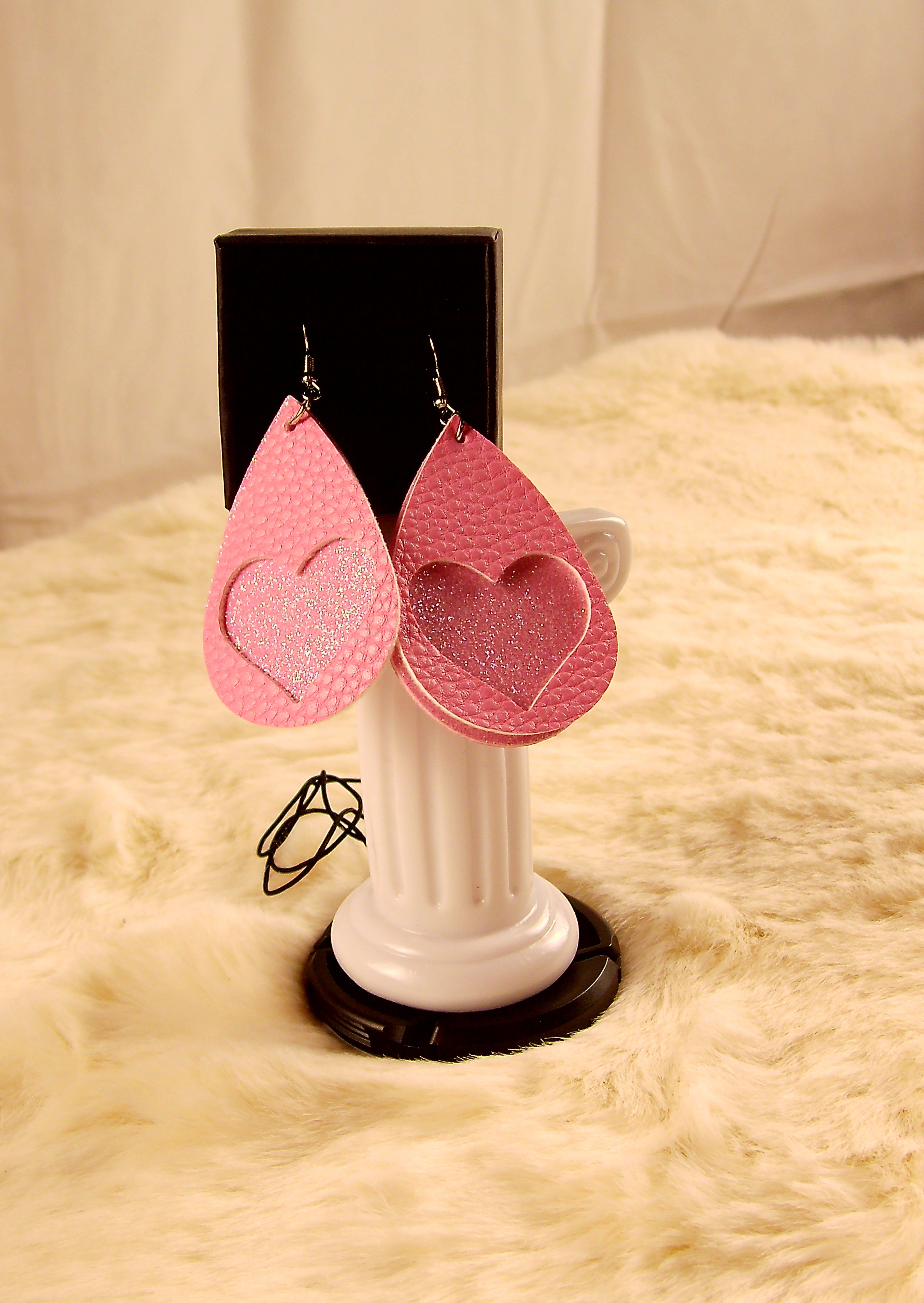 Oorbellen druppel met glitter hartje