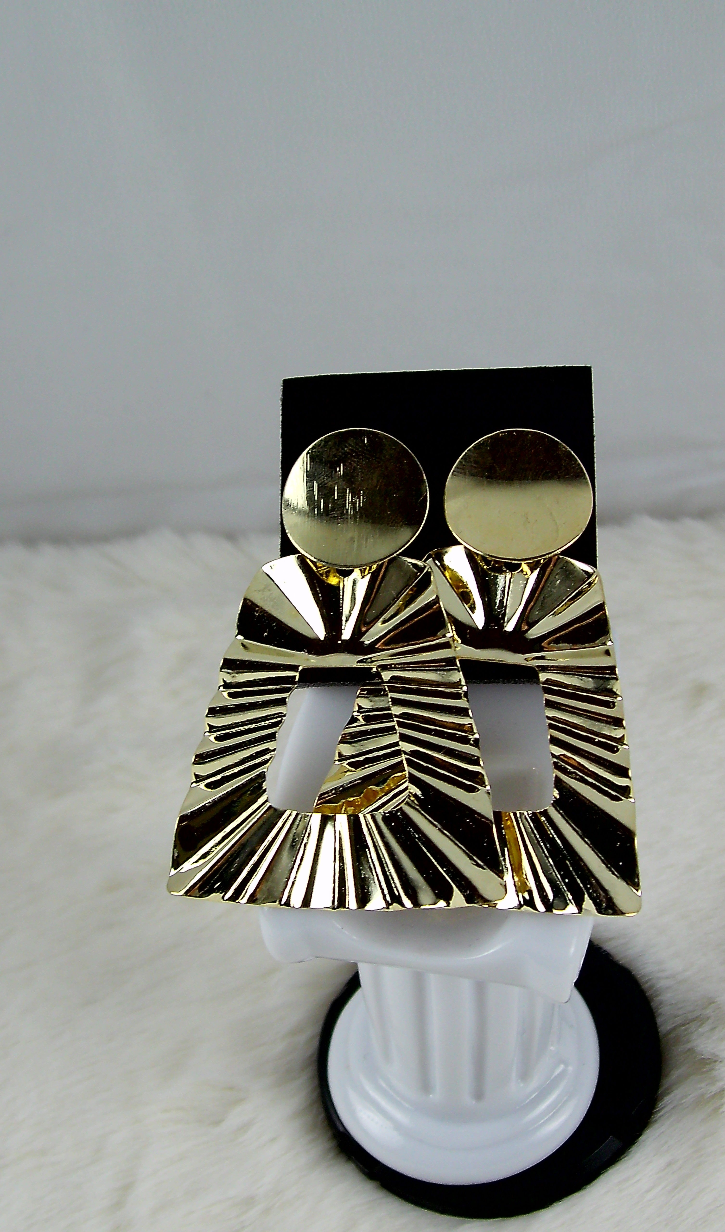 Gouden oorbellen vierkant met ribbelrand