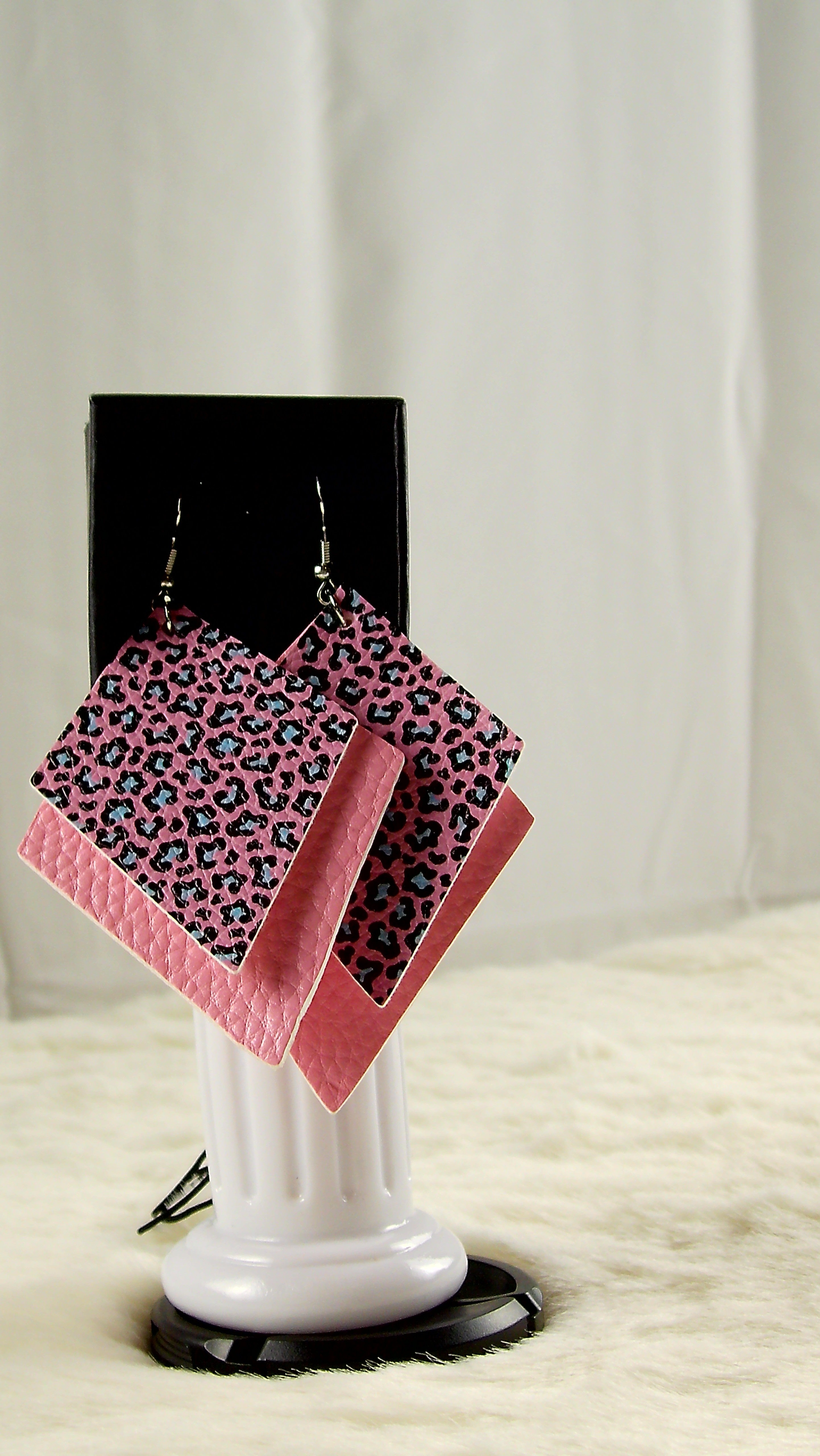 Oorbellen ruit panter/roze