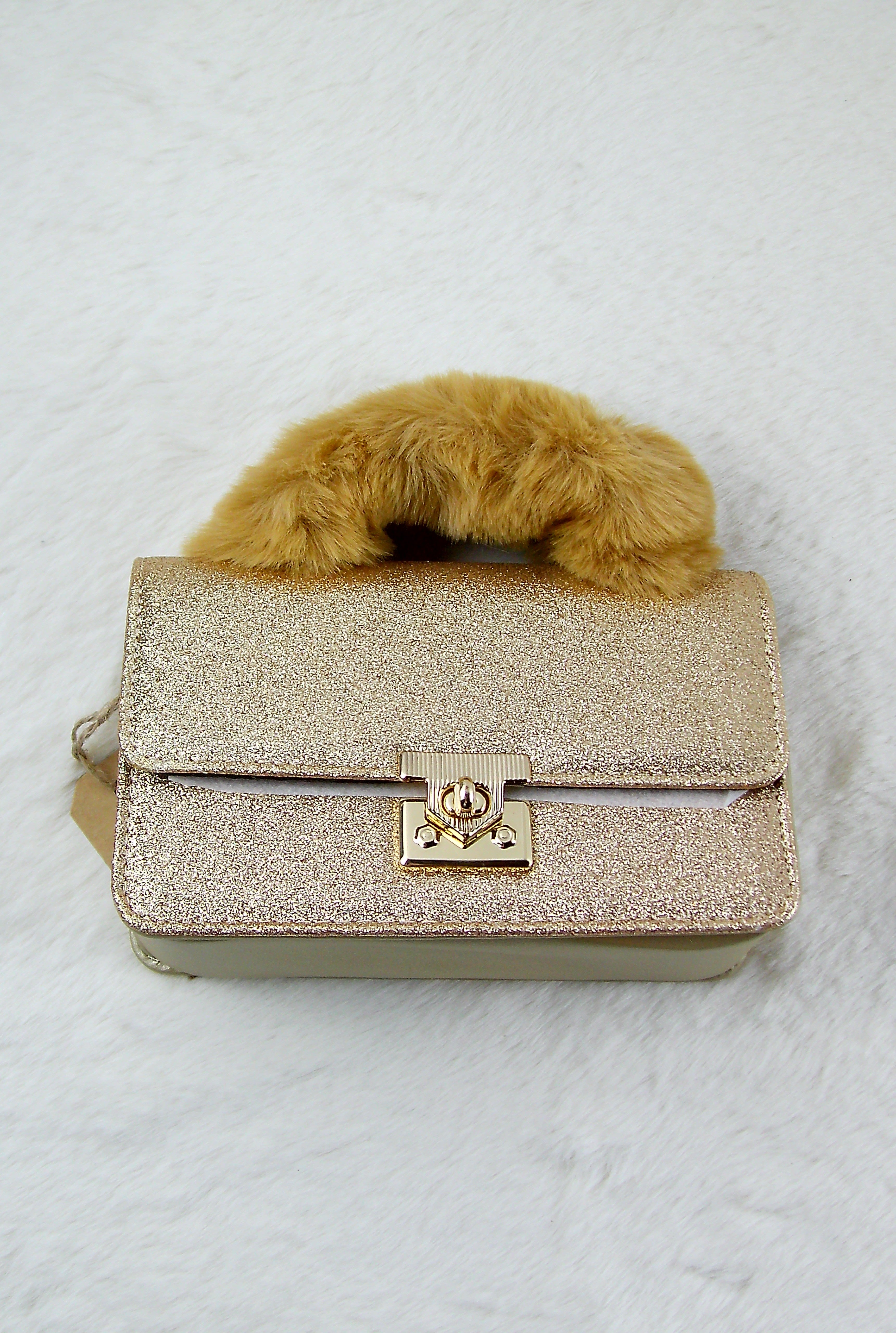 Glamour Clutch met Faux Fur Detail – Goud