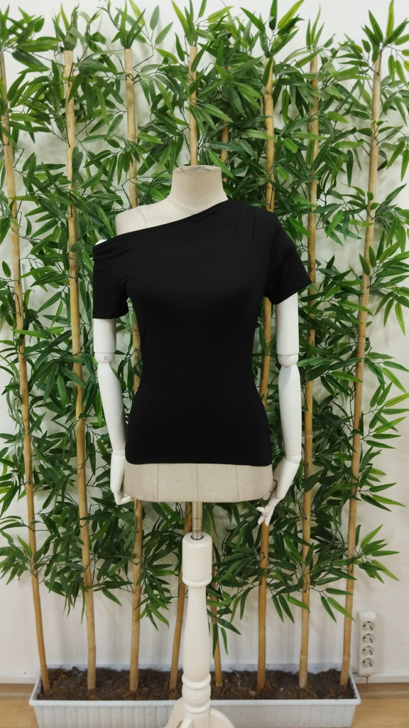 halve off shoulder shirt